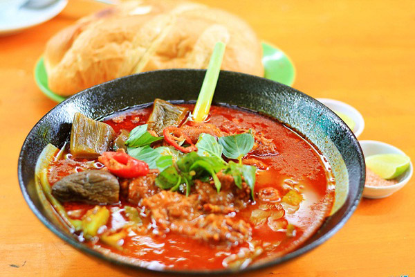 Hướng dẫn làm món cà ri dê cay cay cho bữa cơm tối se lạnh