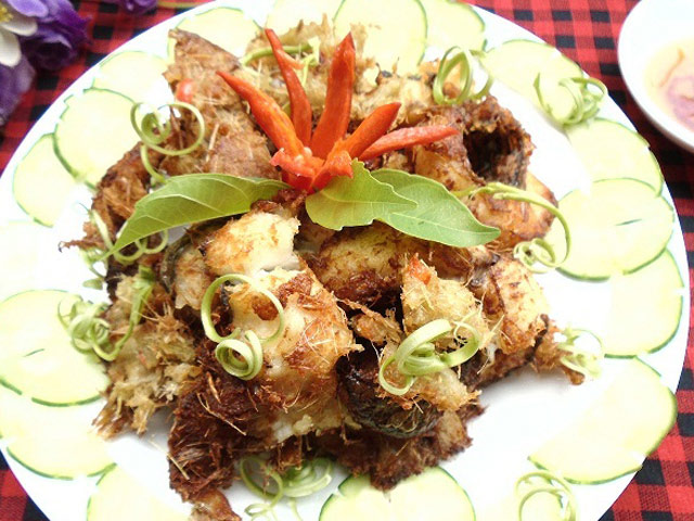 Học cách làm cá trắm đen chiên sả ớt 