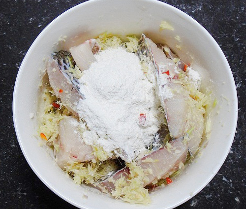 Cách làm cá trắm đen chiên sả ớt: