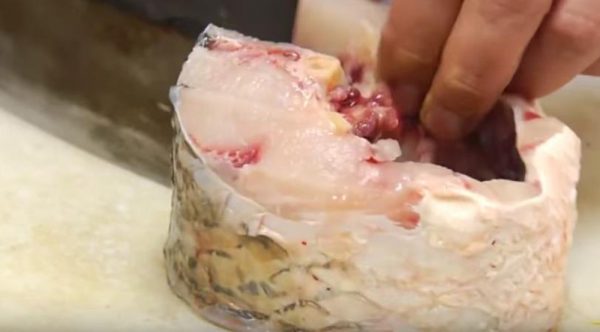 Cách chế biến cá trắm đen nướng riềng mẻ