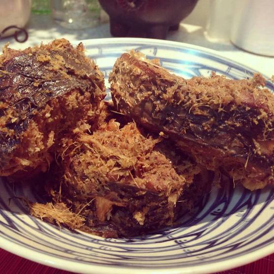 Vào bếp làm món cá trắm đen nướng riềng mẻ đậm đà