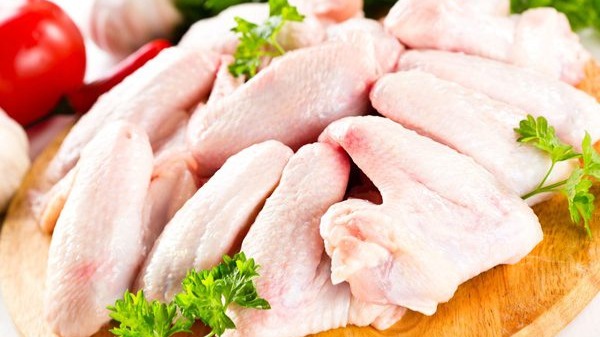 Nguyên liệu làm món cánh gà chiên sốt mặn ngọt: