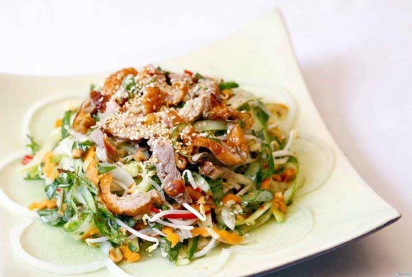 Bí quyết làm món nộm vịt thập cẩm thanh mát cho ngày hè