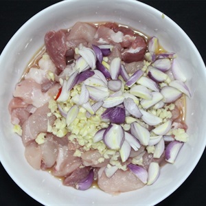 Hướng dẫn làm thịt nạc kho tiêu