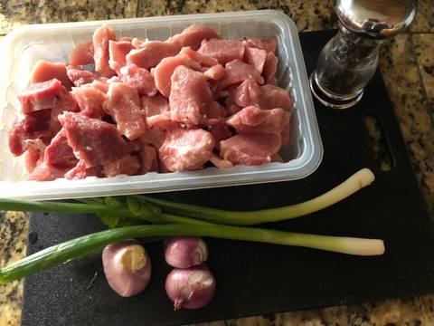 Nguyên liệu làm thịt nạc kho tiêu
