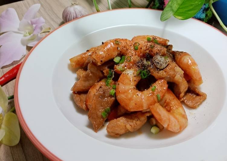 Chế biến tôm rim thịt nạc dăm