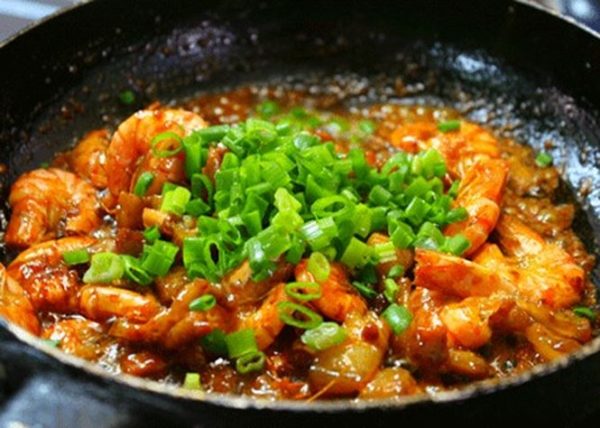 Chế biến tôm rim thịt nạc dăm