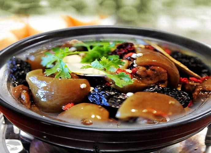 đuôi bò hầm thuốc bắc