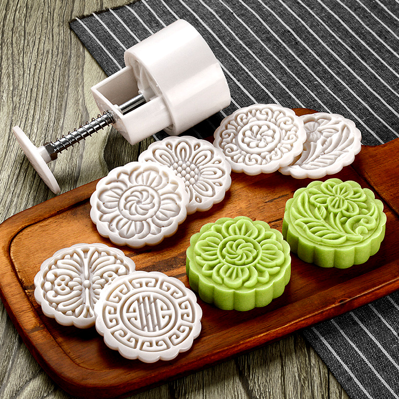 Chọn khuôn bánh Trung Thu theo hoa văn  