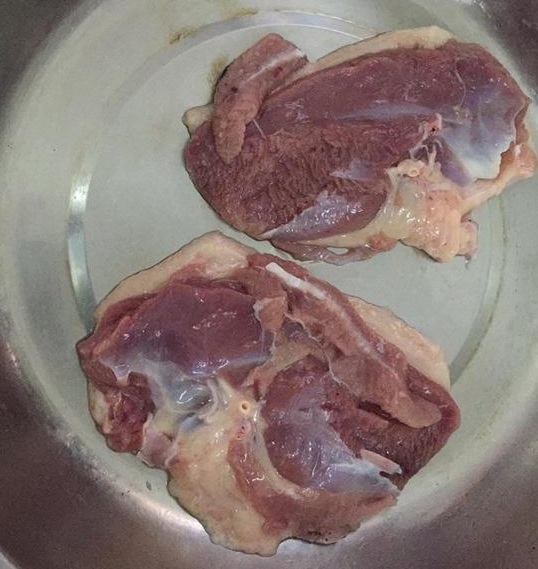 cửa hàng bán ức vịt