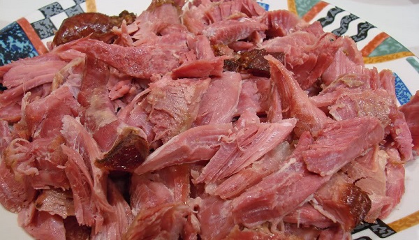 đùi gà tây trong bữa ăn