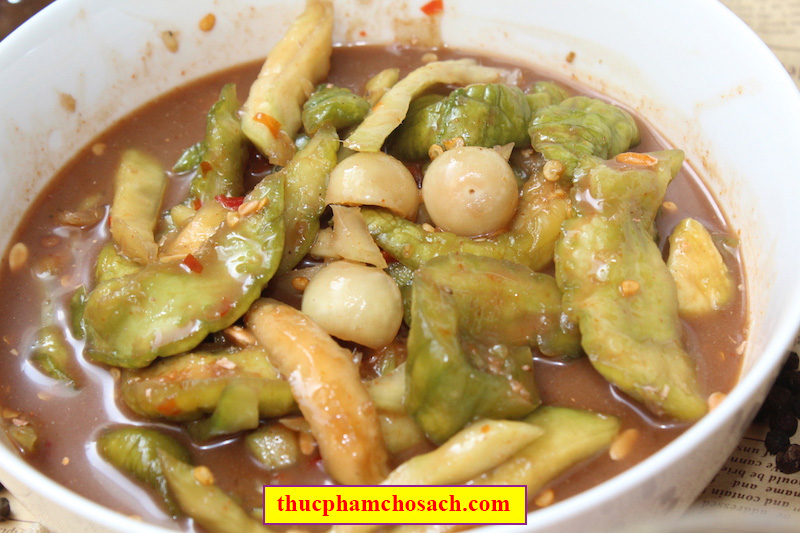 Quy trình làm mắm dưa dì Cẩn