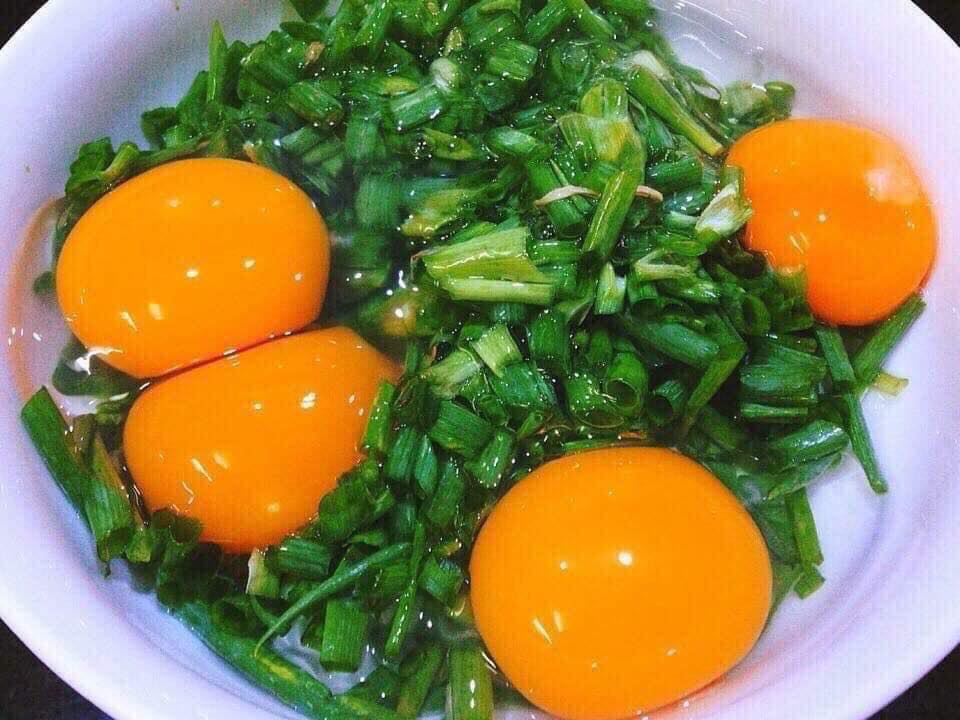 Trứng gà ta nuôi thả vườn đảm bảo hàm lượng chất béo, Protein, Vitamin và chất khoáng