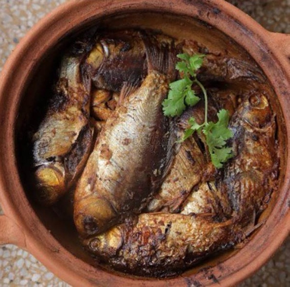 Niêu cá diếc kho Trần Luận 