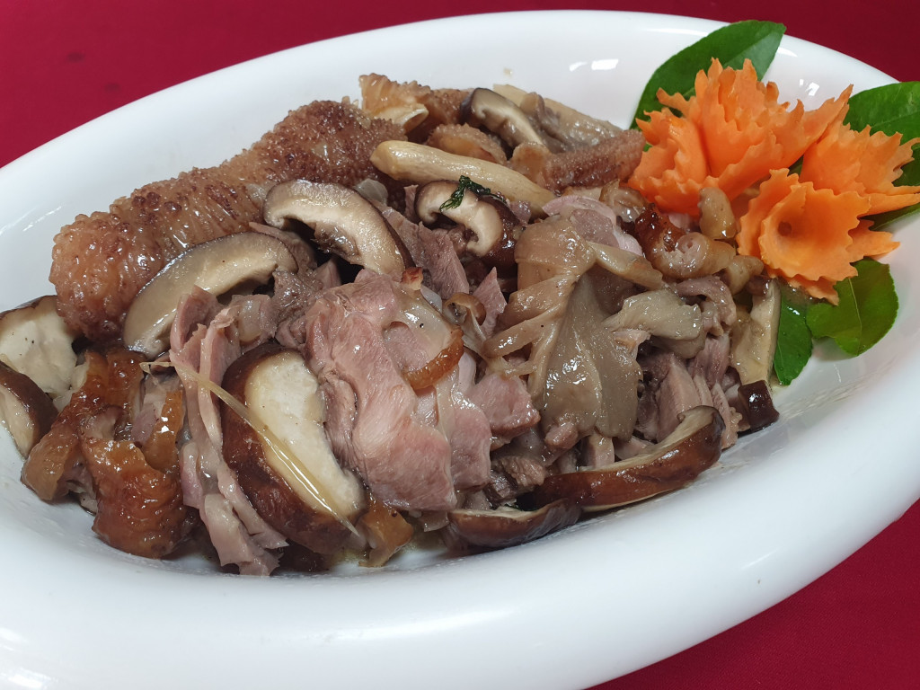 Mua gà đông tảo biếu Tết