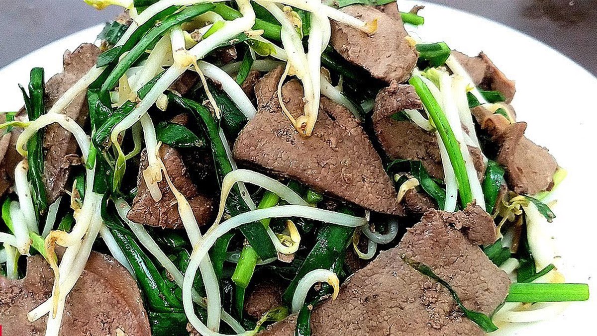 Gan bò xào giá đỗ