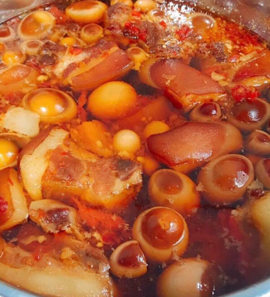 thịt kho trứng cút