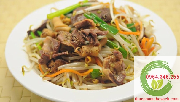 Giá đỗ xào lòng gà