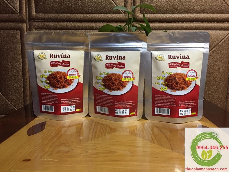 cửa hàng bán khô gà lá chanh