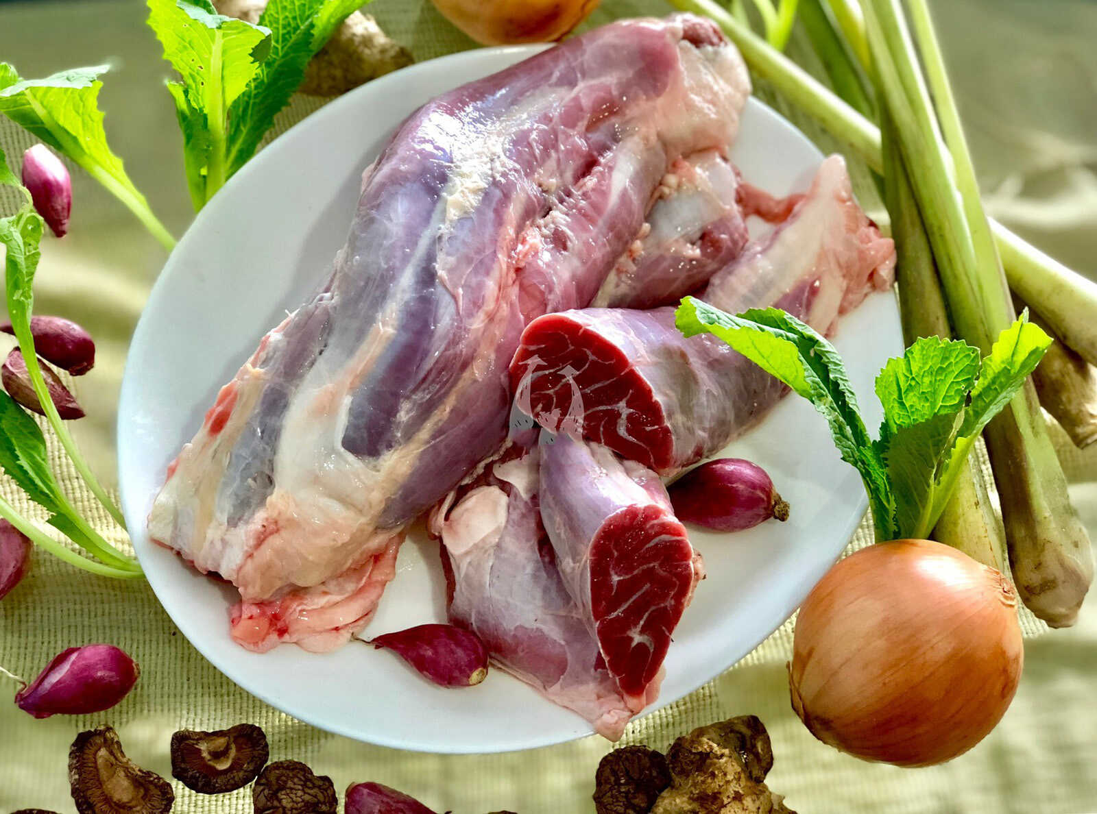 Lõi rùa rất giòn, không dai tí nào, ăn sần sật dễ nghiện vô cùng