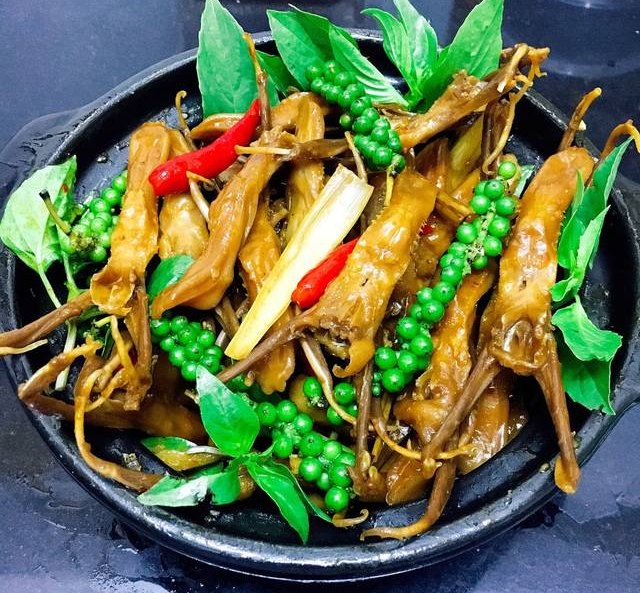 Lưỡi vịt xào chua ngọt ăn mãi không muốn buông đũa