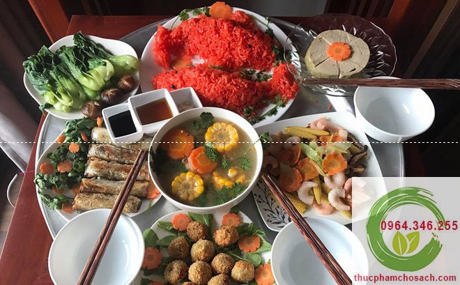 Mâm cơm gia đình cuối tuần