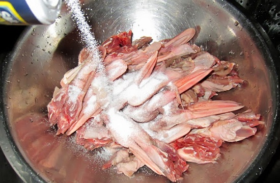 Hướng dẫn cách làm lưỡi vịt phá lẩu