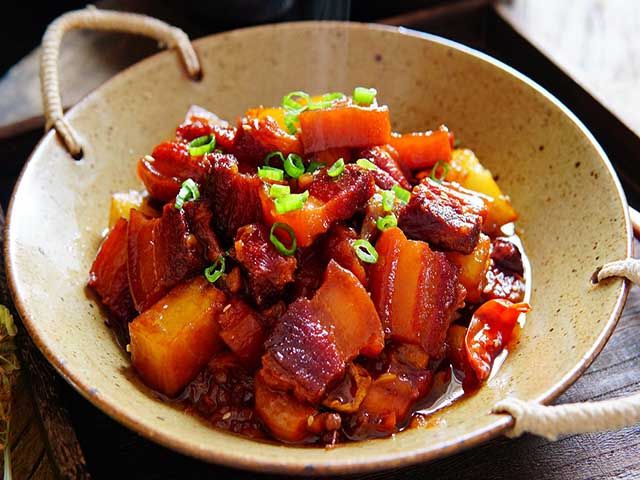 Dạy cách làm món ba chỉ cháy cạnh