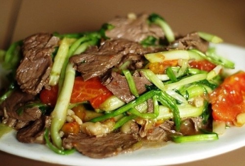 Tuyệt chiêu làm món thịt bò xào rau cần giòn, ngon