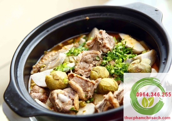 Chi tiết cách làm vịt om sấu cho những ngày mưa ngâu ngâu 