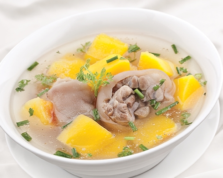 chân giò hầm bí đỏ hoàn thành