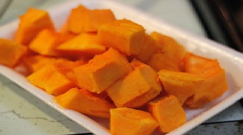 canh bí đỏ thịt bò cách làm