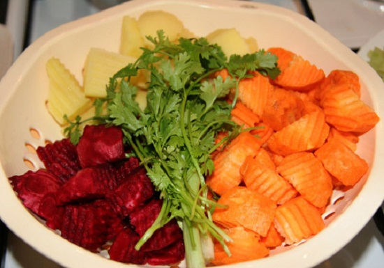 canh xương hầm rau củ cách làm