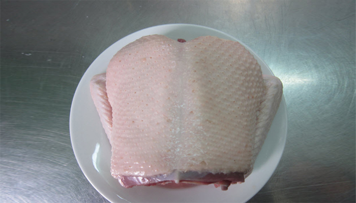 gỏi vịt bóp thấu nguyên liệu