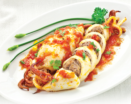 mực nhồi thịt sốt cà chua hoàn thành