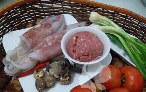 mực nhồi thịt sốt cà chua nguyên liệu