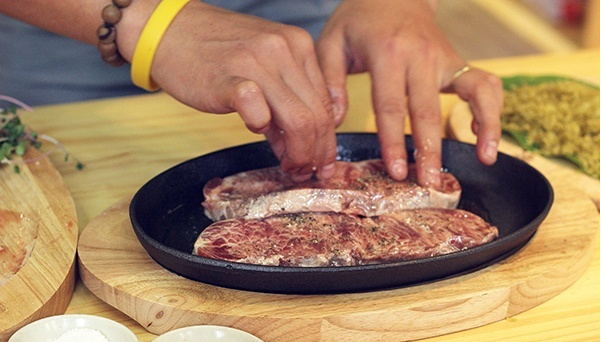 thịt bò chiên cốm cách làm