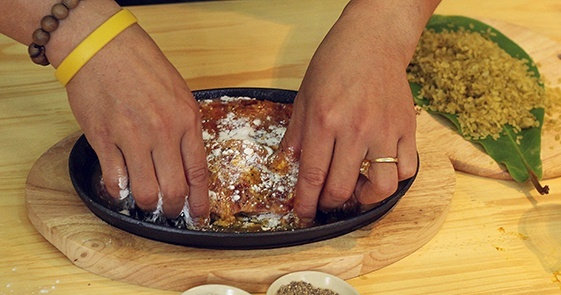 thịt bò chiên cốm cách làm